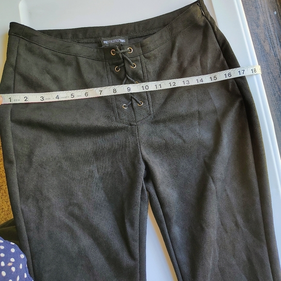 Pretty little Thing faux suede flared lace up pullover Pants black 4 Oversized. - Picture 8 of 17